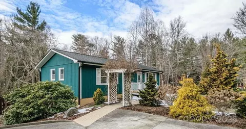 520 Corbly Dr, Hendersonville, NC 28739