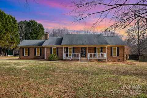 2222 Fox Hunt Dr, Monroe, NC 28110