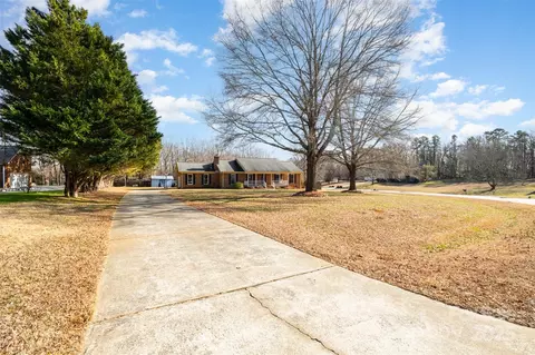 Exterior - 2222 Fox Hunt Dr, Monroe, NC 28110 photo 2 of 5