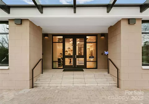 130 Cherokee 104 Rd #104, Charlotte, NC 28207