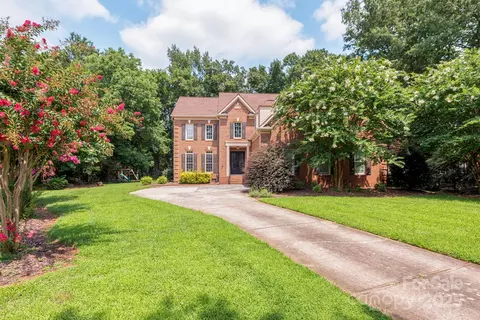 525 Streamside Ln, Waxhaw, NC 28173