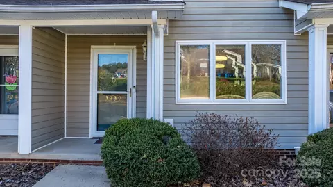 3239 White Oak Ct, Claremont, NC 28610