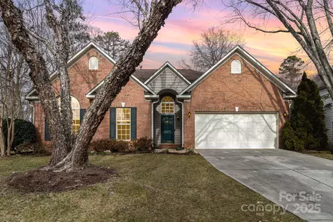 9207 Hickory Tree Ln, Charlotte, NC 28277