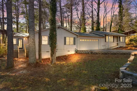 550 Kinross Dr, Flat Rock, NC 28731