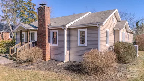302 Wilson Ave, Swannanoa, NC 28778