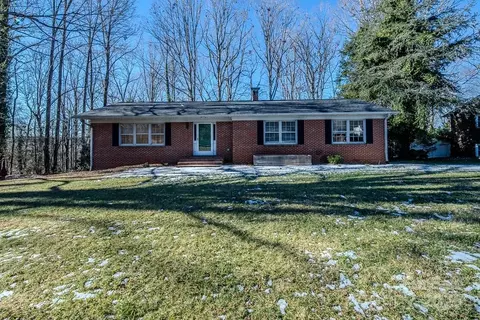 940 Valley Dr, Newton, NC 28658