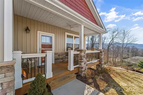 25 Village Overlook Loop, Swannanoa, NC 28778