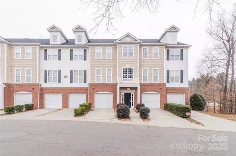 6416 Park Pond Dr, Charlotte, NC 28262