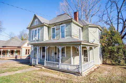 415 S Race St, Statesville, NC 28677