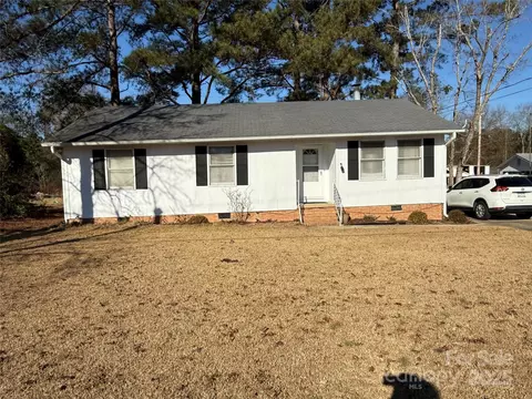 204 Dianne Dr, Cheraw, SC 29520