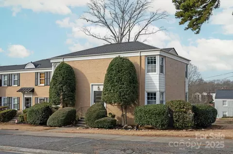 512 Wakefield Dr, Charlotte, NC 28209