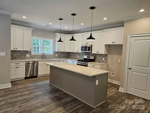 Kitchen - 609 Shiloh Unity Rd, Lancaster, SC 29720 photo 1 of 4