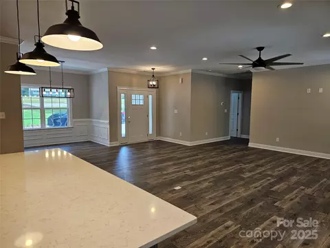 Living - 609 Shiloh Unity Rd, Lancaster, SC 29720 photo 3 of 4