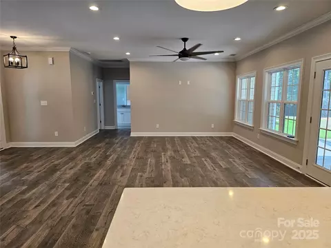 Living - 609 Shiloh Unity Rd, Lancaster, SC 29720 photo 2 of 4