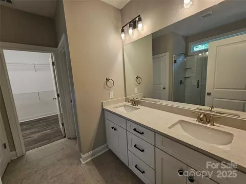 Bath - 609 Shiloh Unity Rd, Lancaster, SC 29720 photo 2 of 3