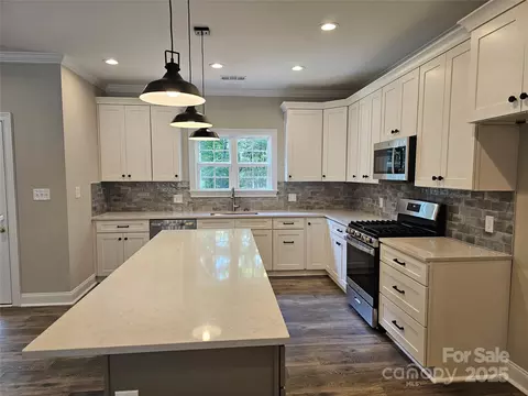 Kitchen - 609 Shiloh Unity Rd, Lancaster, SC 29720 photo 2 of 4