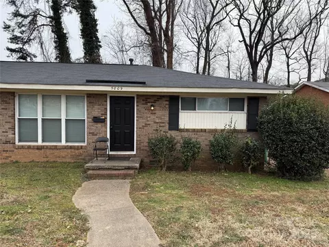 5009 Highlake Dr, Charlotte, NC 28215