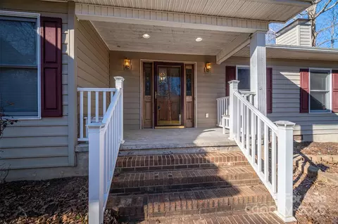 209 Meadowridge Dr, Maiden, NC 28650