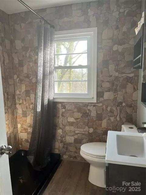 Bath - 205 Main W Ave W, Hildebran, NC 28637 photo 2 of 2