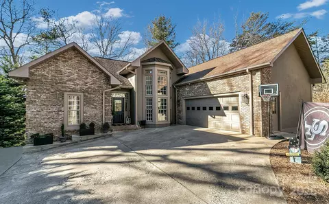 1129 New Castle Ct, Asheville, NC 28803