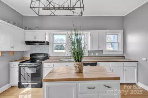 Kitchen - 34 Lee Rd, Stony Point, NC 28678 photo 2 of 2