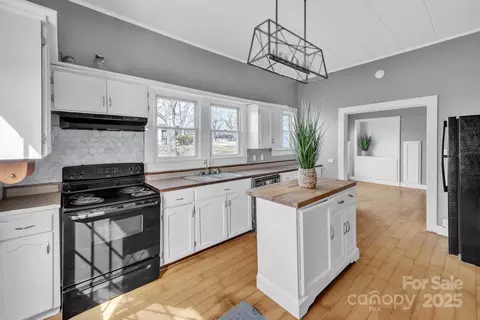 Kitchen - 34 Lee Rd, Stony Point, NC 28678 photo 1 of 2
