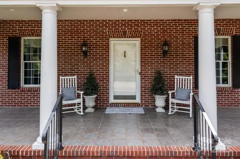 210 W Glenview Dr, Salisbury, NC 28147