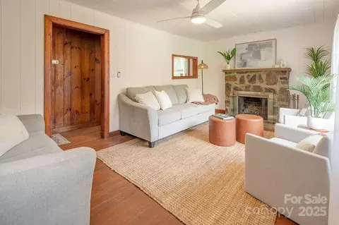 28 Robindale Ave, Asheville, NC 28801