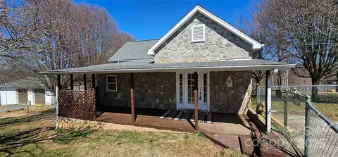17 Lake St, Granite Falls, NC 28630