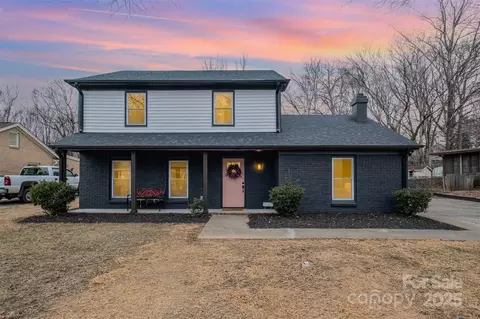 5831 Eastbrook Rd, Charlotte, NC 28215