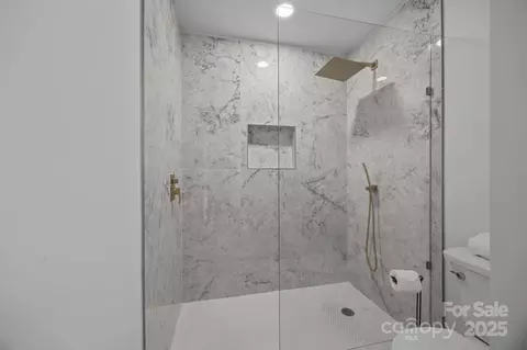 Bath - 950 Lenhaven St, Concord, NC 28025 photo 2 of 3