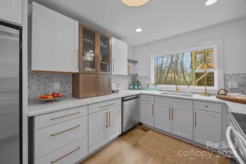 Kitchen - 950 Lenhaven St, Concord, NC 28025 photo 3 of 5