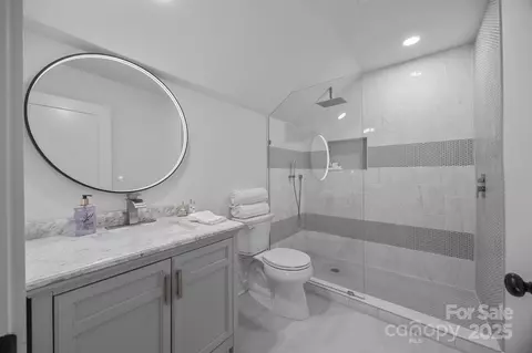 Bath - 950 Lenhaven St, Concord, NC 28025 photo 3 of 3