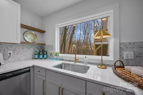 Kitchen - 950 Lenhaven St, Concord, NC 28025 photo 5 of 5