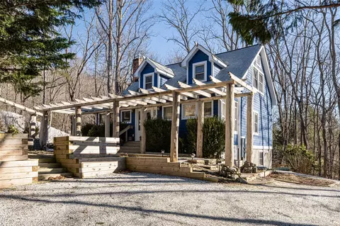 10 Pickens Ln, Weaverville, NC 28787