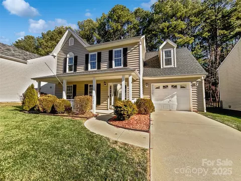 2720 Black Cherry Dr, Charlotte, NC 28262