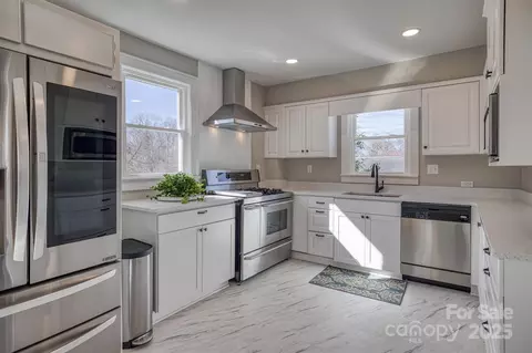 600 Collett St, Morganton, NC 28655