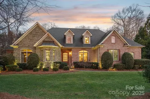 1101 Churchill Downs Dr, Waxhaw, NC 28173