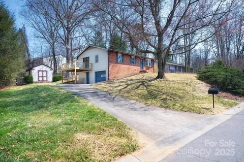 29 Evelake Dr, Asheville, NC 28806