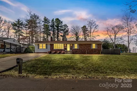 2357 13th Street Ne Dr NE, Hickory, NC 28601