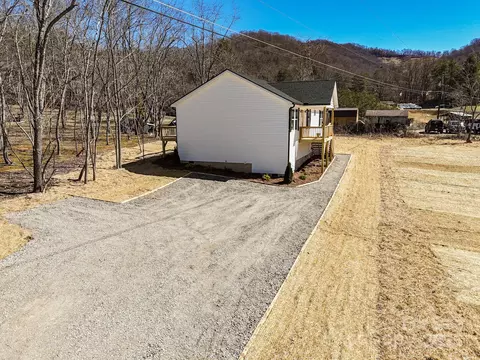 735 Abel Rd, Canton, NC 28716 photo 4