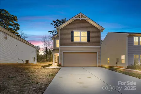 3220 Capitol Dr, Charlotte, NC 28208