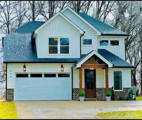 604 N Providence St, Waxhaw, NC 28173