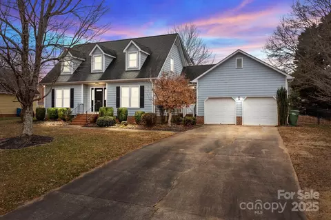 841 Deerfield Dr, Mount Holly, NC 28120