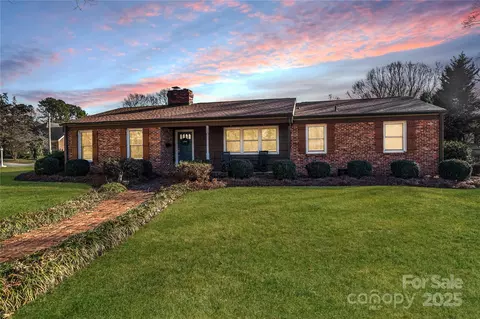 401 Kenwood Ave, Cherryville, NC 28021