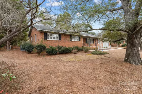 702 Highland Dr, Laurinburg, NC 28352
