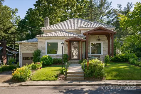 125 Church St, Black Mountain, NC 28711