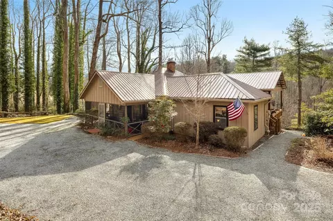 218 Old Macedonia Rd, Saluda, NC 28773