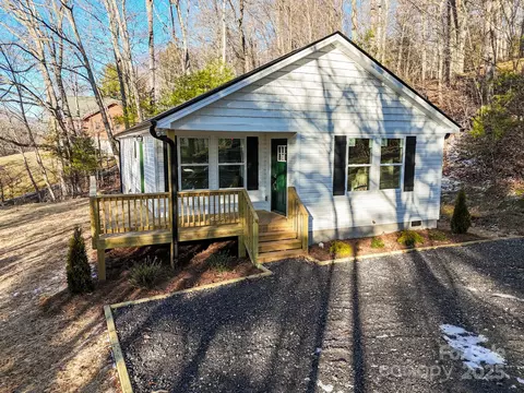330 Peaceful Ln, Clyde, NC 28721