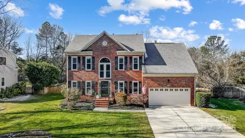 9236 Silver Pine Dr, Charlotte, NC 28277